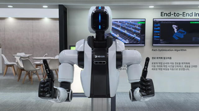 HD Hyundai Robotics presenta su robot bimembre inteligente basado en IA física