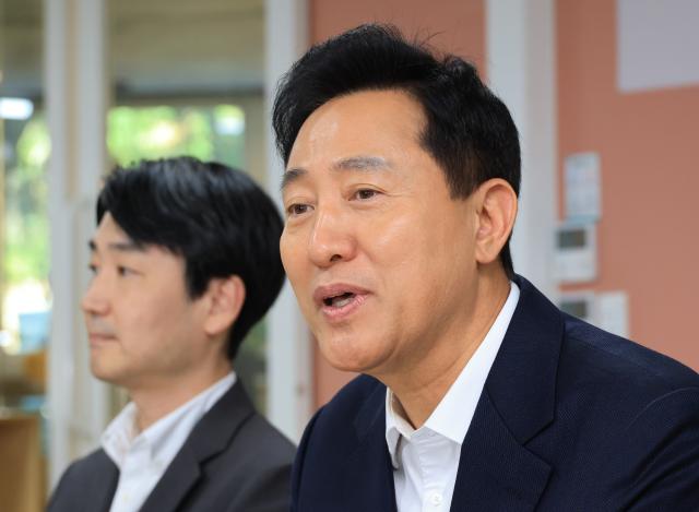 오세훈 서울시장이 21일 서울 관악구 관악건강돌봄이음센터에서 열린 서울시 통합돌봄 관계자 현장 간담회에서 인사말을 하고 있다 사진연합뉴스