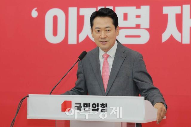 장동혁 국민의힘 대표가 지난 23일 오후 서울 여의도 국회에서 현안 관련 긴급 기자회견을 하고 있다 사진유대길 기자 dbeorlf123ajunewscom