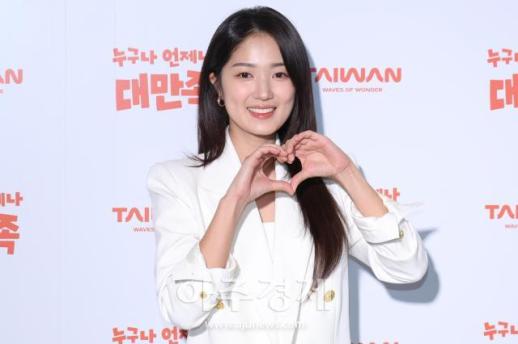 [포토] 김혜윤, 미소와 함께 손하트~