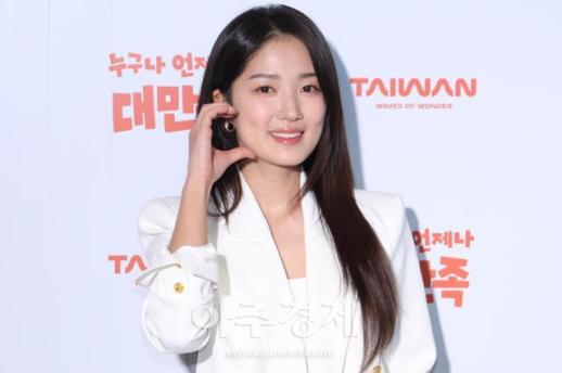[포토] 볼 하트 하는 김혜윤