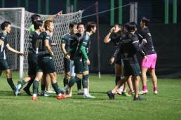 의자 던져 인천 흉기 난동범 막은 20대 직장인 살고 싶어서 한 행동