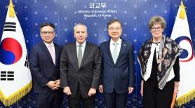 Ngoại trưởng Jo Hyun gặp gỡ đại diện Korea Society, nhấn mạnh sự hợp tác chặt chẽ giữa Hàn-Mỹ