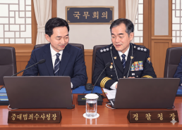 李대통령, 임광현 신임 비서실장에 임명장…강훈식엔 공로패 전달
