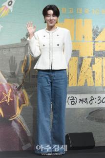 [포토] 미소와 함께 손 인사하는 장도연
