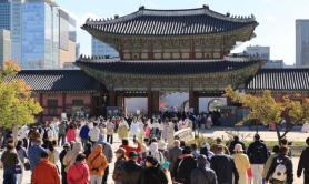Gyeongbokgung filled with hanbok during Hanbok culture week