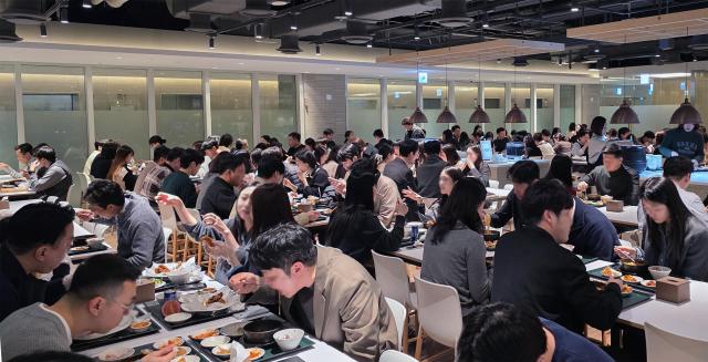 현대그린푸드가 운영하는 오피스 상권 단체급식장 전경 사진현대그린푸드