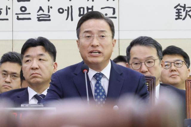 이 직무대행은 22일 국회 법제사법위원회 국정감사에 출석해 과거 약식문답 발언으로 불거진 공소 취소 검토 논란을 적극 일축하며 절차적 원론을 피력했을 뿐이라며 이 같이 말했다 사진연합뉴스