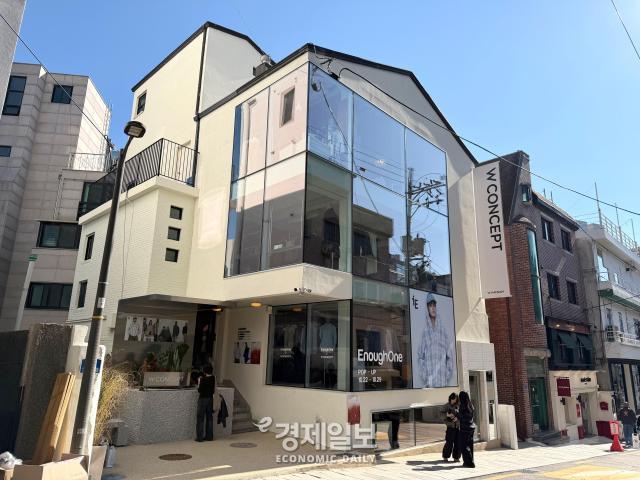 [현장] 화려한 유행 대신 오래가는 취향…W컨셉, 한남서 꺼낸 고감도 패션