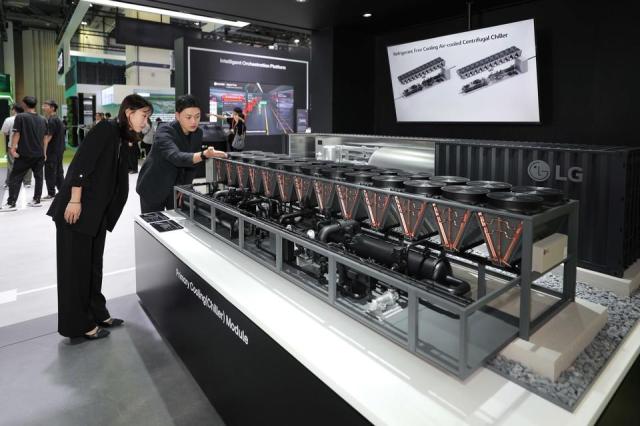 LG전자가 지난달 데이터센터월드 아시아 2026에서 인공지능AI 데이터센터용 냉각 설비를 모듈 형태로 미리 만들어 공급하는 솔루션을 처음 선보였다 사진LG전자