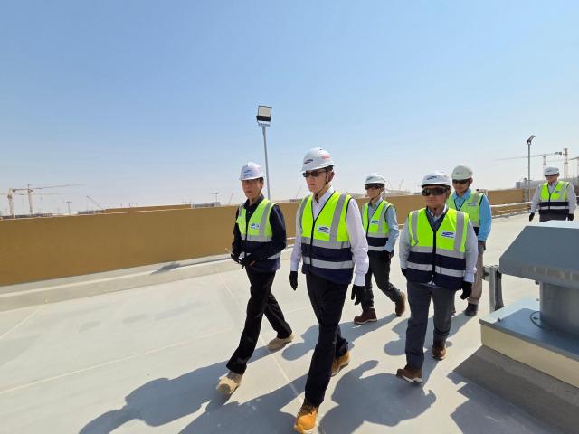 Samsungs Lee visits UAE power plant as group eyes AI infrastructure projects