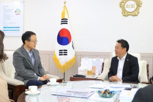 삼척시의회 김원학 의장, 삼척의료원장 접견… 누구나 안심하고 이용하는 의료환경 만들겠다