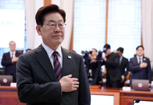 李, 사정기관장 국무회의 배석 고수…공소 취소 의혹까지 확산일로