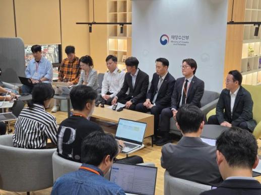 북극항로 시범운항으로 가능성 확인…상용화 관건은?