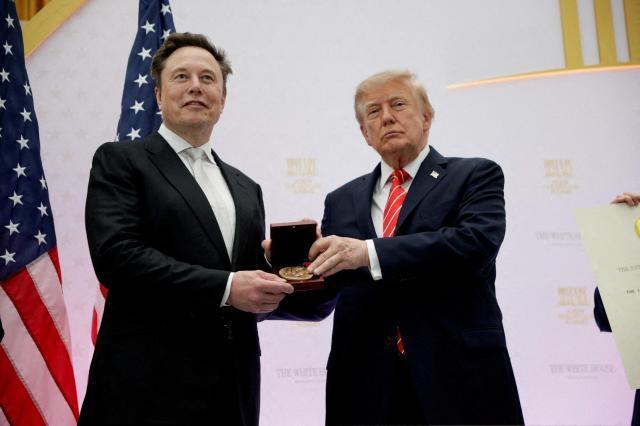 Trump gọi điện cho Musk, đề nghị khôi phục hoạt động Starshield tại Ukraine