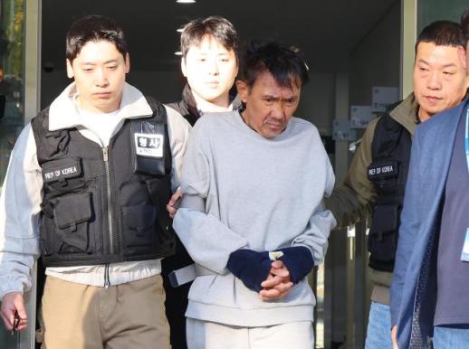 [포토] 인천 대형 상업시설 흉기난동 피의자 최충락, 송치