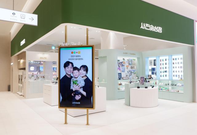 韓国富士フイルム、複合写真ライフスタイルストア「写真商店F」をオープン