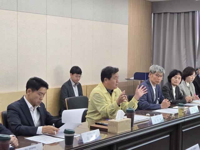 22일 임병택 시흥시장사진 가운데이 시흥시청 다슬방에서 열린 시흥 벽깨기 지역계획 수립을 위한 민·관·학·정 킥오프 회의에서 발언을 하고 있다 사진시흥시