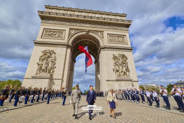 Paris in all its splendor President Lee Jae Myung walks beneath the Arc de Triomphe during his visit to the French capital in September 2026 Courtesy of Cheong Wa Dae