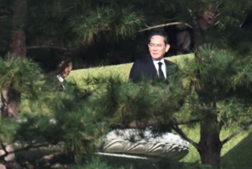 故 이건희 선대회장 6주기 추도식…이재용·삼성 사장단 한자리