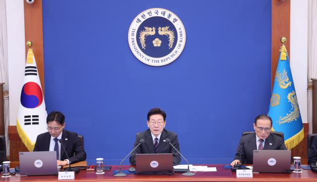 이재명 대통령이 22일 청와대에서 열린 수석보좌관회의에서 발언을 하고 있다 사진연합뉴스