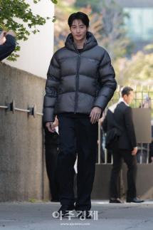 [포토] 변우석, 성수동 길거리에서 런웨이