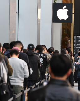 Apples first foldable rekindles iPhone fever in South Korea