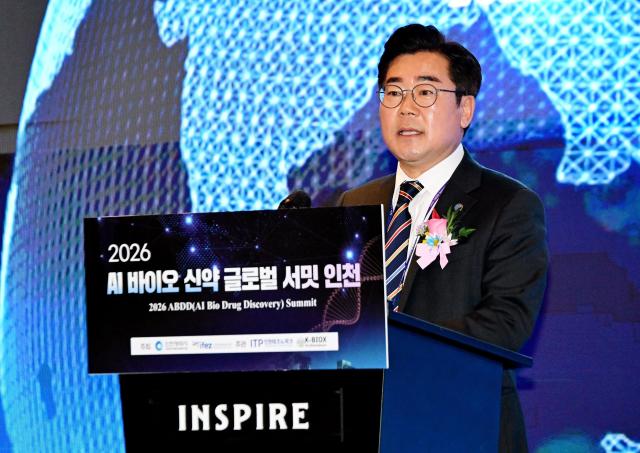 박찬대 인천광역시장이 23일 영종구 인스파이어에서 열린 2026 AI 바이오 신약 글로벌 서밋 인천에서 환영사를 하고 있다 사진인천시