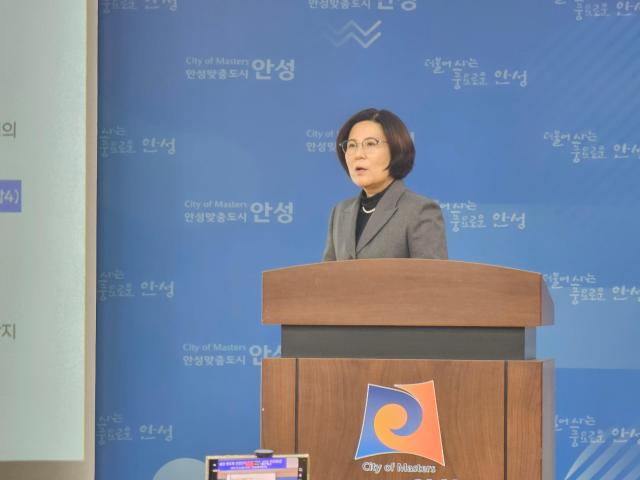 김보라 시장이 기자회견을 진행하고 있다 사진안성시