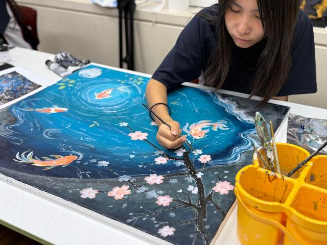 A student works on a painting for “Memory for Tomorrow” a youth art exhibition organized by Sally Mom Art and held at The Star Gallery in Seoul’s Insadong from Sept 30 to Oct 5 Courtesy of Sally Mom Art