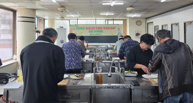 음식 만들기 문화체험 행사 사진묵호노인종합복지관