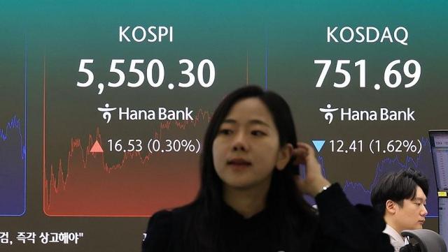 코스피, 장 초반 4%대 급락 딛고 0.30% 반등… 하닉 4.42%↑