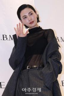 [포토] 나나, 시크한 손인사