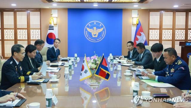 Cuộc hội đàm giữa lãnh đạo cơ quan an ninh Hàn Quốc và Campuchia
Ảnh Yonhap News