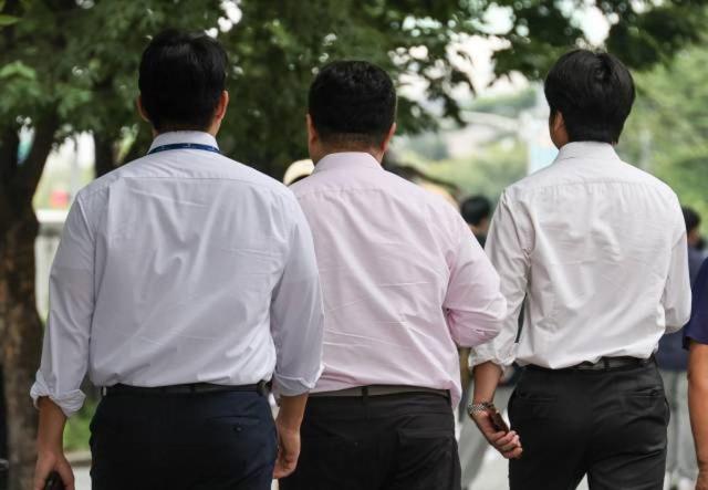 Nearly 60% of temps remain trapped in cycle of non-regular jobs, survey finds