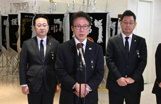 여야 지도부, YS 오른팔 故 최형우 조문…민주화에 큰 헌신