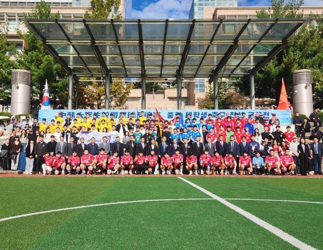中韩大学生校园足球友谊赛开幕 以球会友促进青年交流