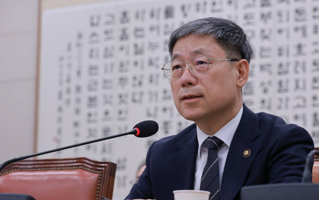 노경필 법원행정처장이 지난 6일 국회 법제사법위원회에서 열린 대법원 등에 대한 국정감사에서 법사위원 질문에 답하고 있다 사진연합뉴스