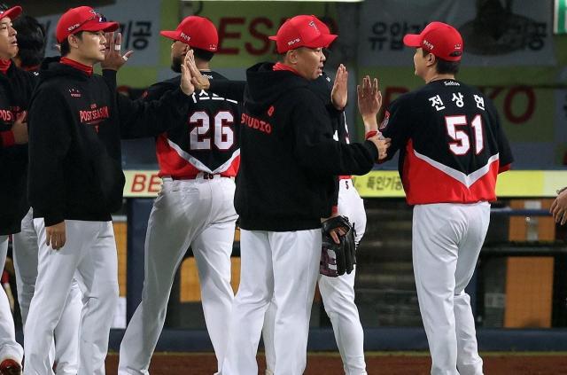 El director Lee Bum-ho de KIA destaca el papel decisivo del bullpen en la victoria de la primera ronda de playoffs