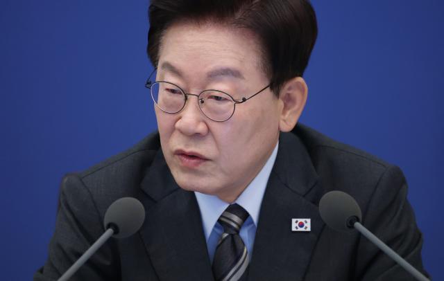 이재명 대통령이 27일 청와대에서 열린 국무회의에서 발언을 하고 있다 사진연합뉴스