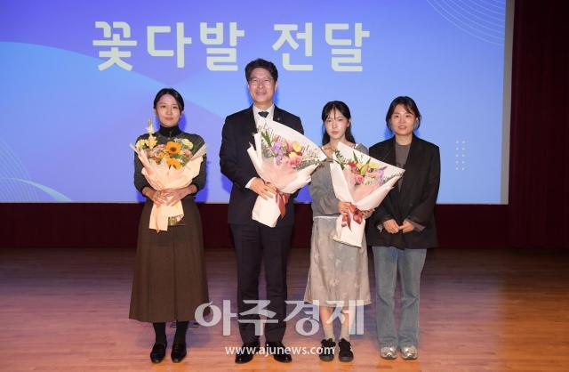 황기연 광주특별시 행정부시장사진 왼쪽에서 두번째이 27일 광주청사에서 취임식을 갖고 기념사진을 찍고 있다 사진광주특별시