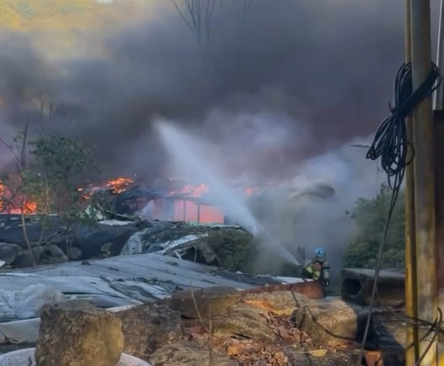Fire spreads through Seouls Guryong Village, no casualties yet