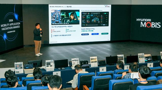 경기도 마북연구소에서 개최한 ‘2026 모빌리티 애플리케이션 해커톤’ 대회에 결선에 오른 참가자가 앱 개발 배경을 설명하고 있다사진현대모비스