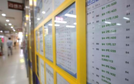 전세 줄고 월세 늘어난 서울…강북 집값까지 12억 넘기며 주거 불안 심화