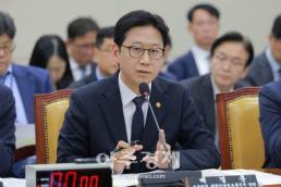 규제·소송 봇물 AI캐릭터챗 시험대...美선 파산, 韓은 국감장 선다