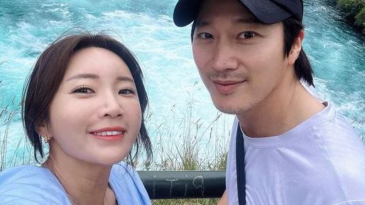 El actor Lee Wan y la golfista profesional Lee Bo-mee en una foto de redes sociales