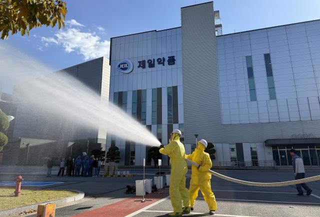 제일약품은 지난 27일 용인 백암공장에서 2026년 재난대응 종합훈련을 실시하고 있다.[사진=제일약품]