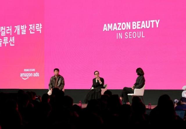 정샘물 크리에이티브 디렉터가운데와 유재웅 부사장왼쪽이 ‘아마존 뷰티 인 서울 2026’에 연사로 참석했다사진정샘물뷰티