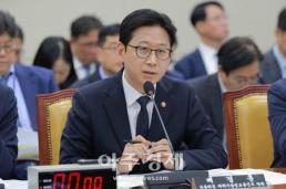 규제·소송 봇물 AI캐릭터챗 시험대...美선 파산, 韓은 국감장 선다