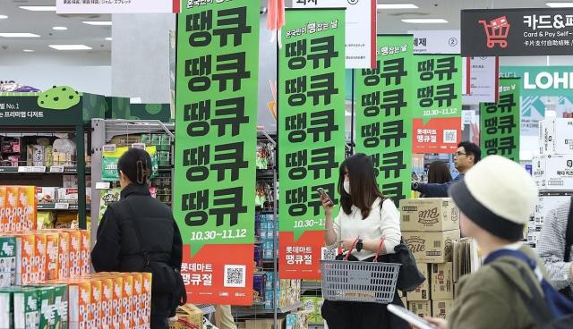 할인으로 모으고 재구매로 잡는다…유통家, 11월 소비 대목 고객 선점 나선다